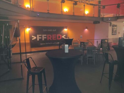 Fistwerk Veranstaltungslocation mit Bar und Chillbereich f&uuml;r Fisting-Community.