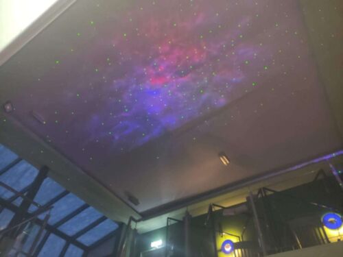 Leinwand mit Sternenhimmelprojektor, galaktischer Himmel, Raumdekor f&uuml;r Fistees und Fisting.