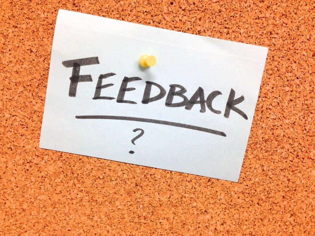Feedback einschreiben an Pinnwand, Feedback-Zettel mit Fragezeichen, Feedback für Fistwerk Community, Notiz mit Feedback-Aufruf an Fister & Fistees, relevance.