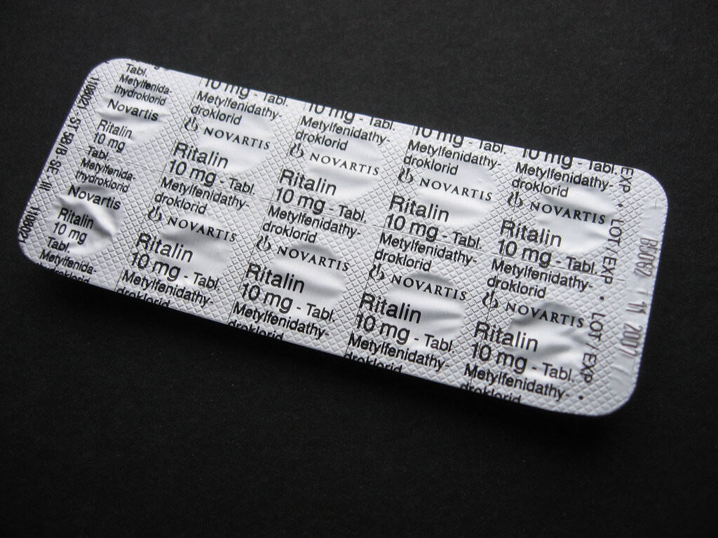 Ritalin 10 mg Tablette, Nachbildung, Medikamente, verschreibungspflichtig, Pharma, Medikamentenblister.